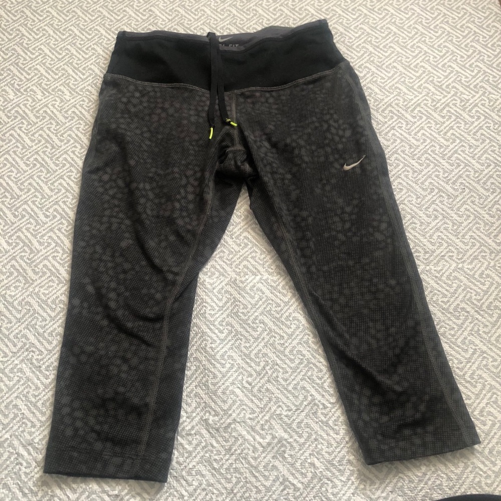 Nike dri fit Capris leggings size small - Picture 2 of 4